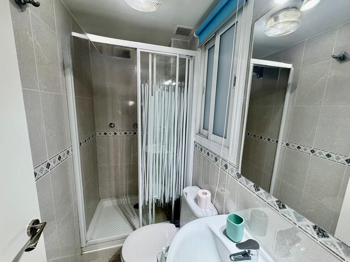 Se vende Apartamento Planta Media de 2 dormitorios en Costa Del Sol, Málaga, España