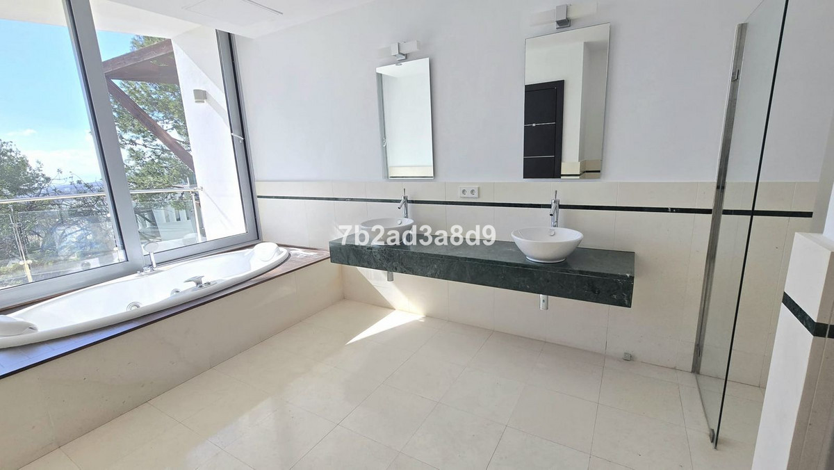Se vende Pareada de 5 dormitorios en Costa Del Sol, Málaga, España