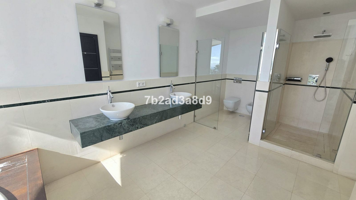 Se vende Pareada de 5 dormitorios en Costa Del Sol, Málaga, España