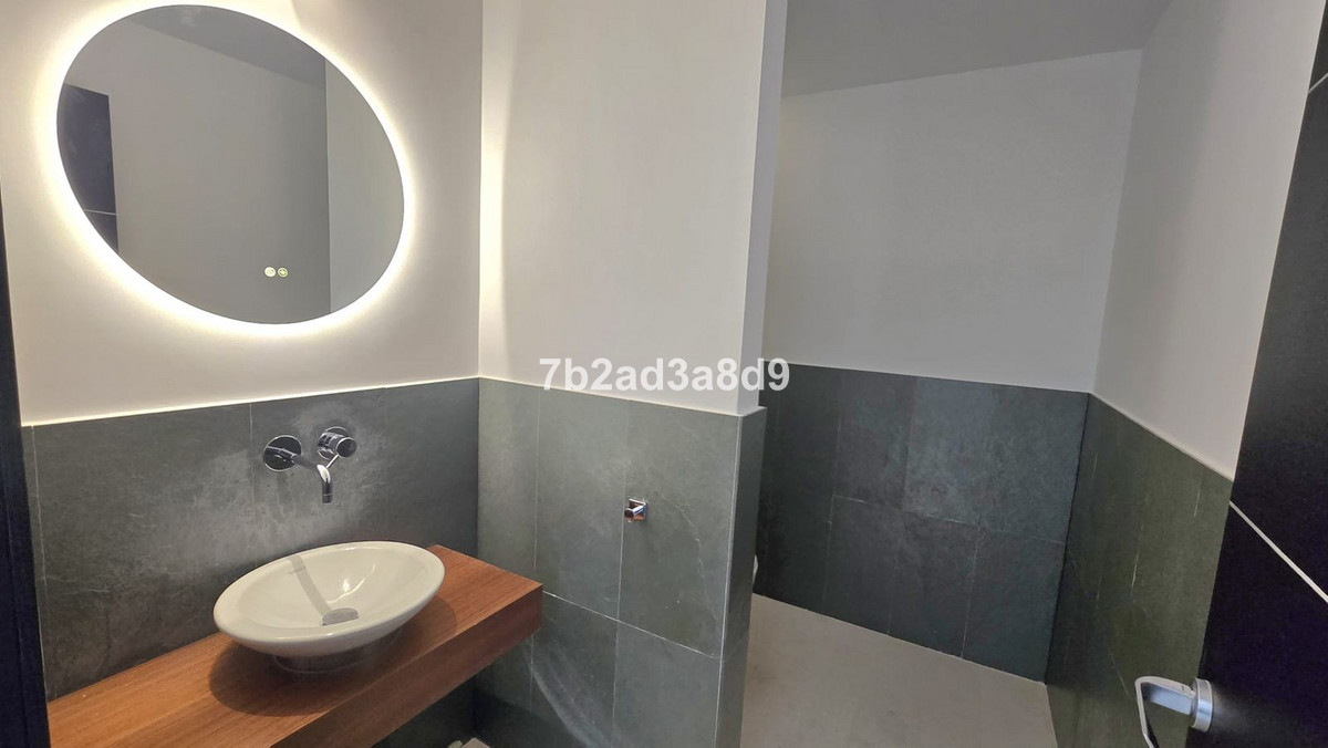Se vende Pareada de 5 dormitorios en Costa Del Sol, Málaga, España