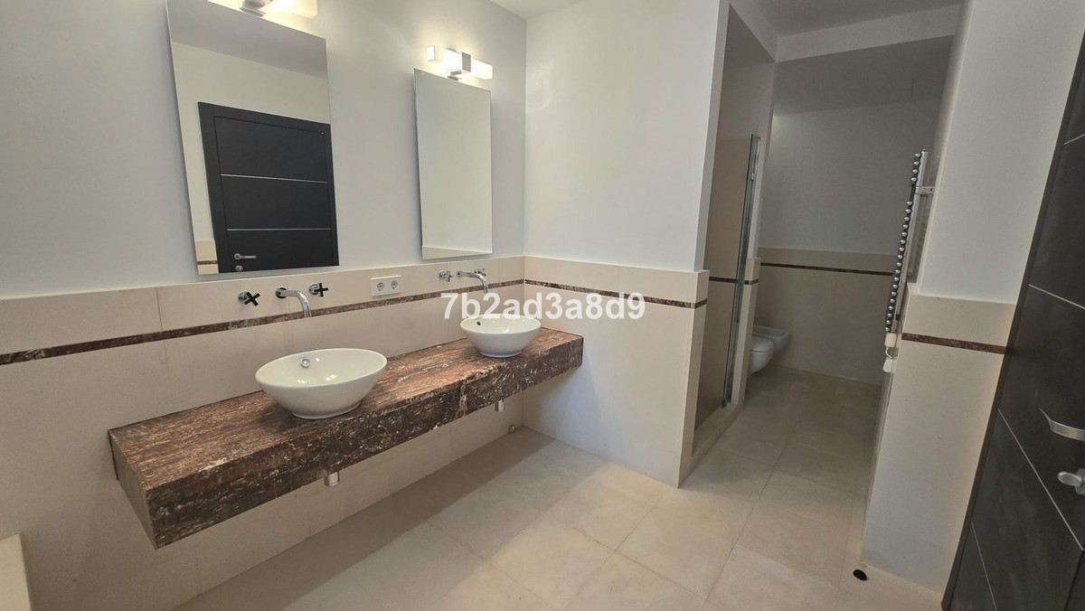 Se vende Pareada de 5 dormitorios en Costa Del Sol, Málaga, España