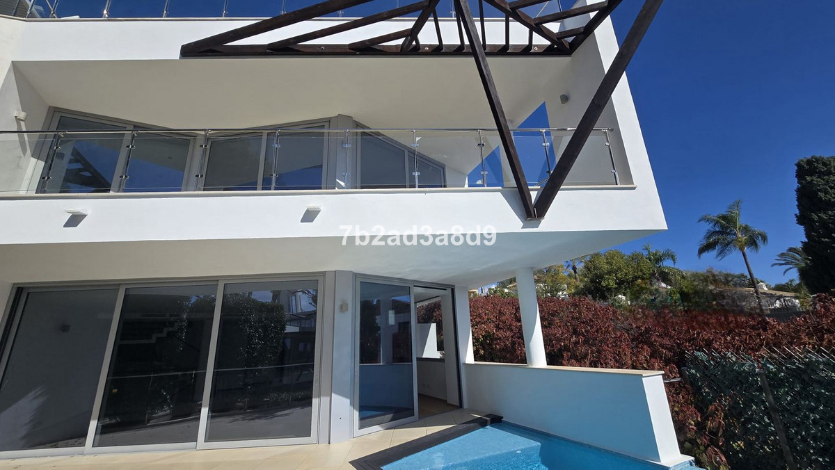 Se vende Pareada de 5 dormitorios en Costa Del Sol, Málaga, España