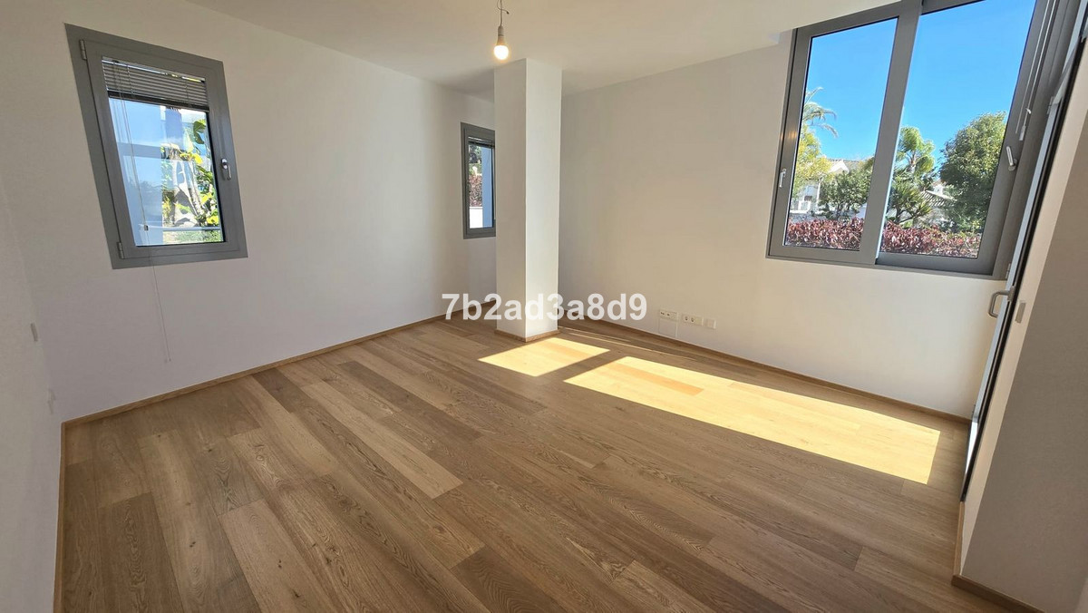 Se vende Pareada de 5 dormitorios en Costa Del Sol, Málaga, España