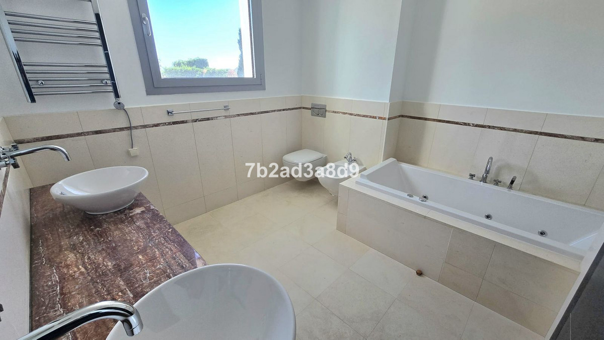 Se vende Pareada de 5 dormitorios en Costa Del Sol, Málaga, España
