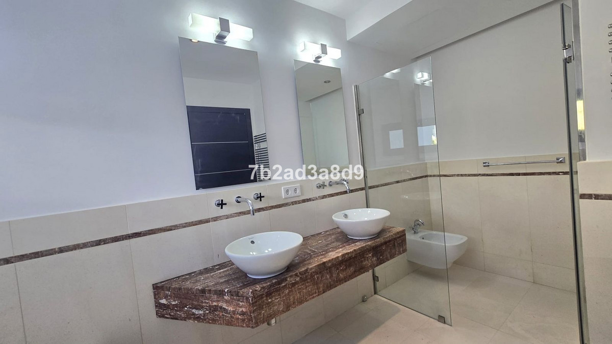 Se vende Pareada de 5 dormitorios en Costa Del Sol, Málaga, España