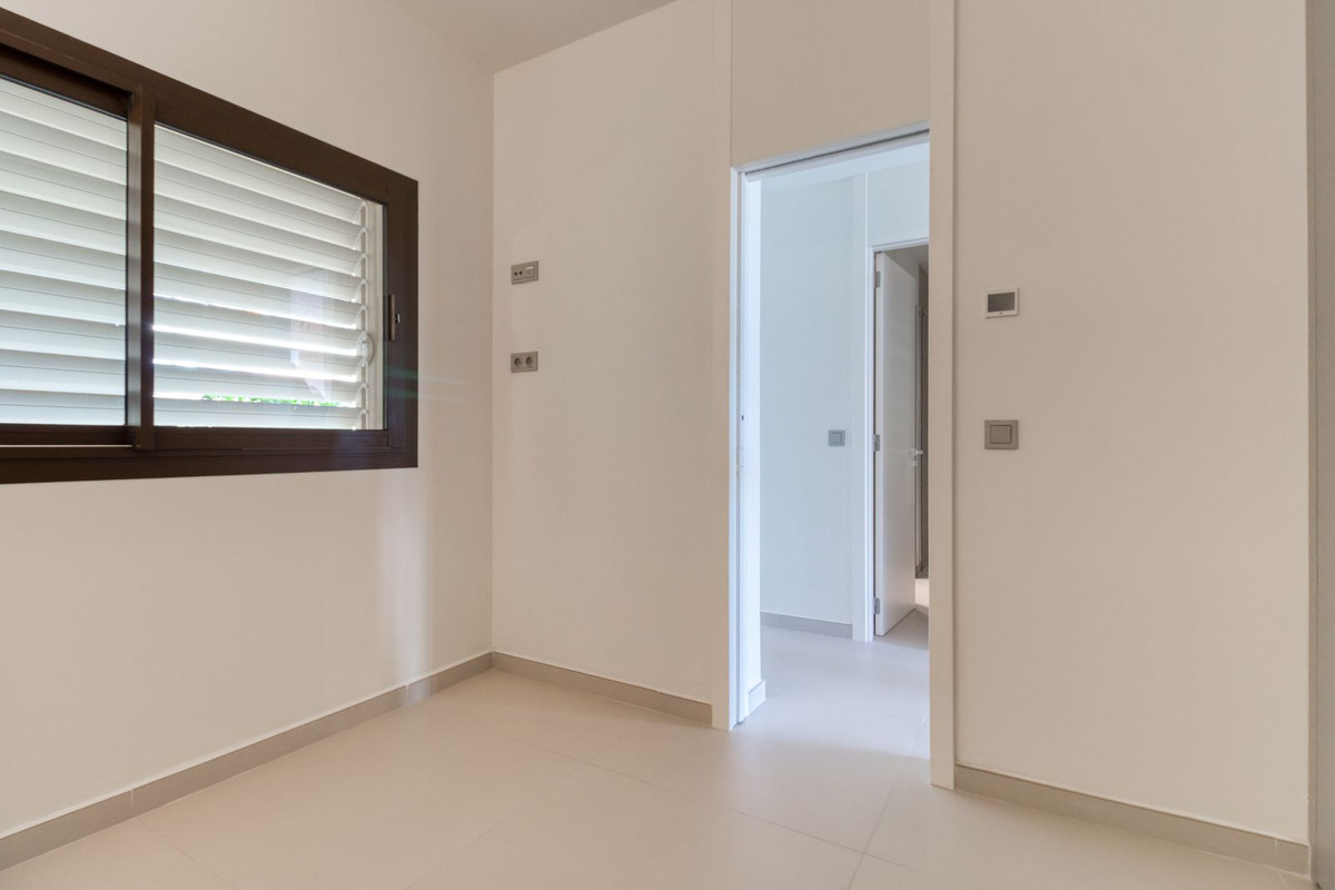 2 Bed Apartment for sale in Fuengirola Costa Del Sol, Málaga, Spain