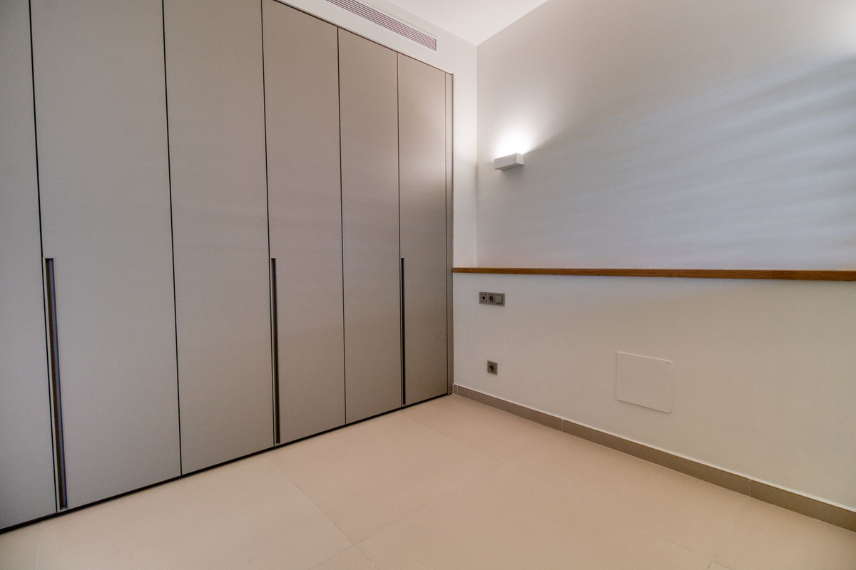 2 Bed Apartment for sale in Fuengirola Costa Del Sol, Málaga, Spain