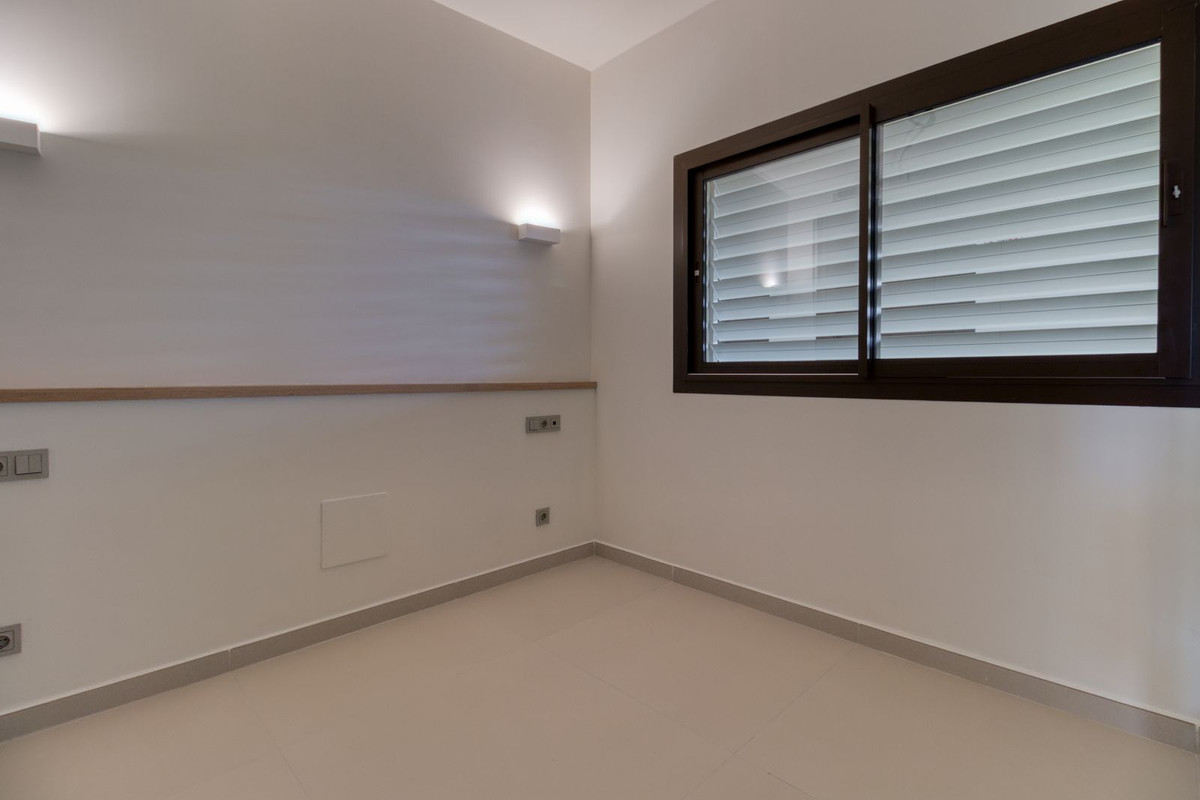 2 Bed Apartment for sale in Fuengirola Costa Del Sol, Málaga, Spain