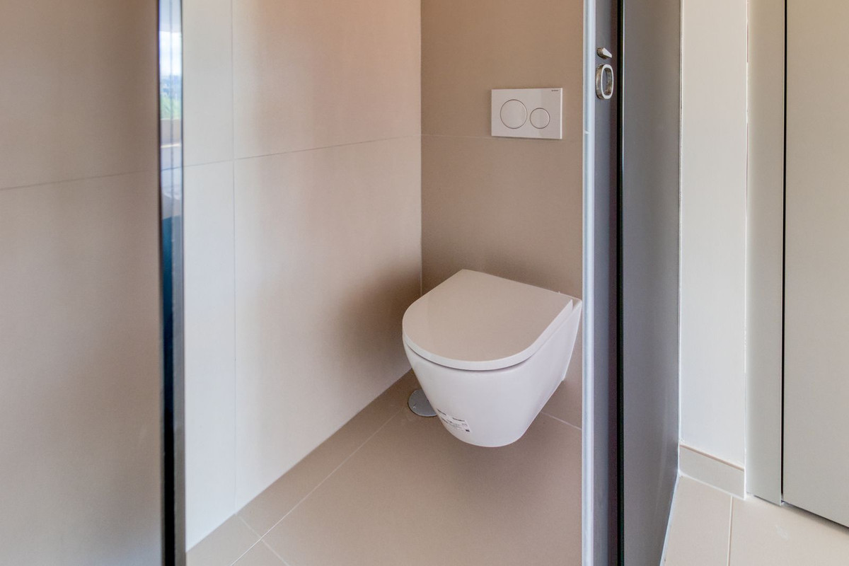 2 Bed Apartment for sale in Fuengirola Costa Del Sol, Málaga, Spain
