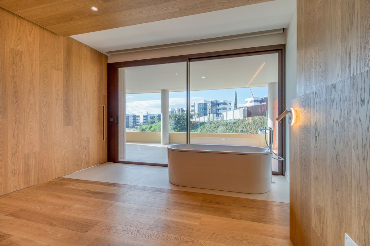 2 Bed Apartment for sale in Fuengirola Costa Del Sol, Málaga, Spain