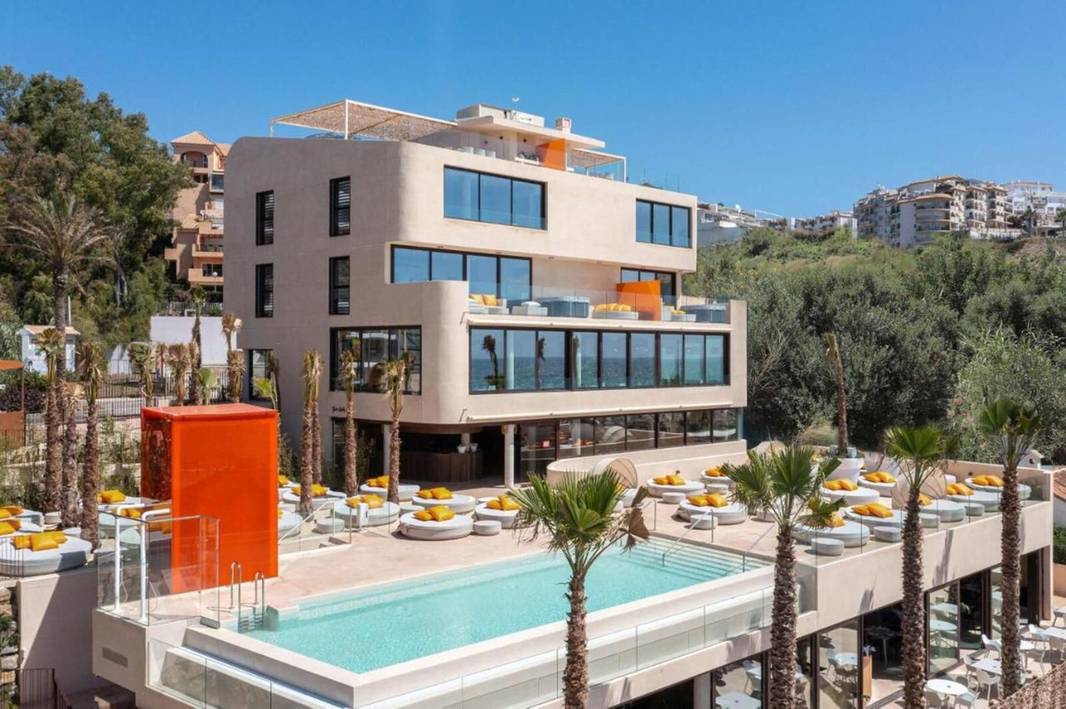 2 Bed Apartment for sale in Fuengirola Costa Del Sol, Málaga, Spain
