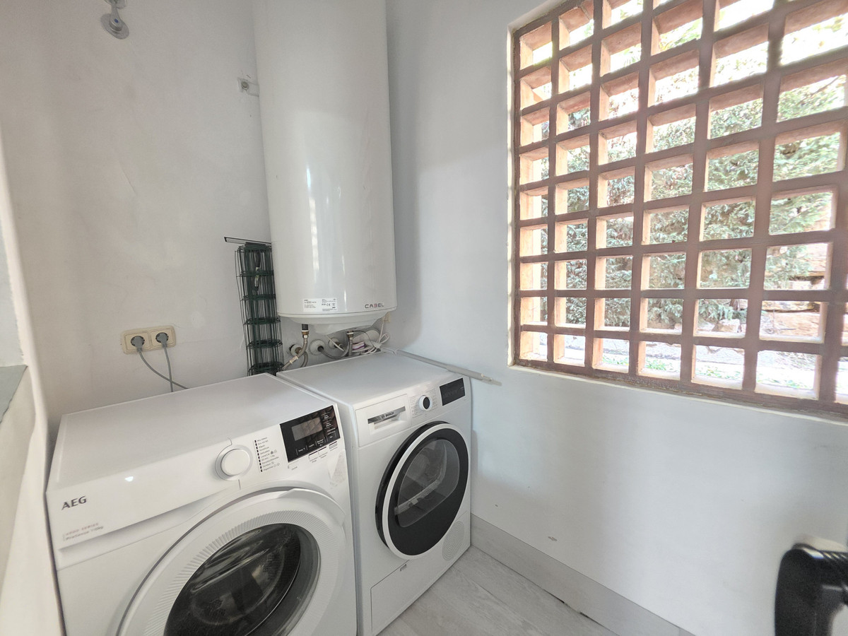 3 Bed Apartment for sale in Estepona Costa Del Sol, Málaga, Spain