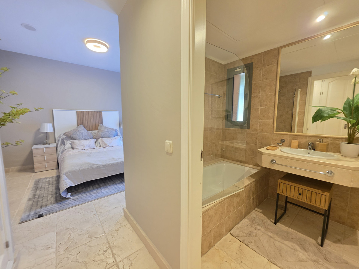 3 Bed Apartment for sale in Estepona Costa Del Sol, Málaga, Spain