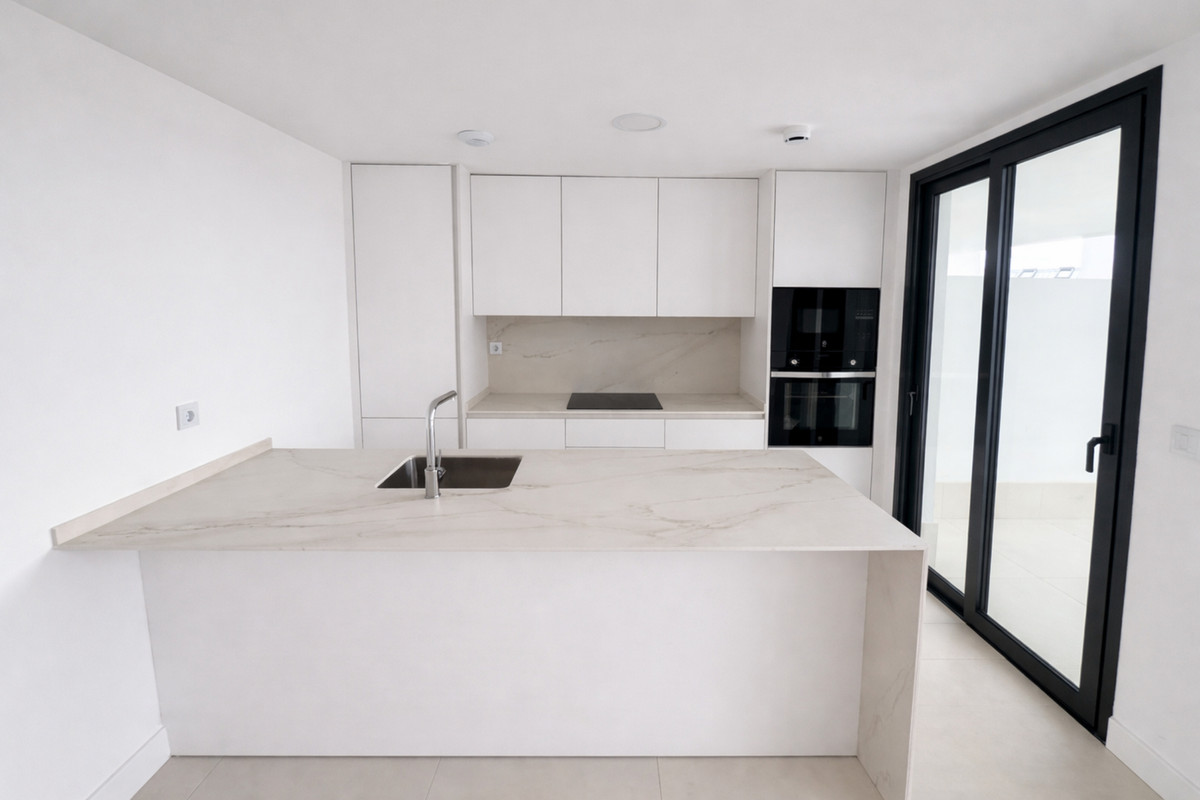3 Bed Apartment for sale in Fuengirola Costa Del Sol, Málaga, Spain
