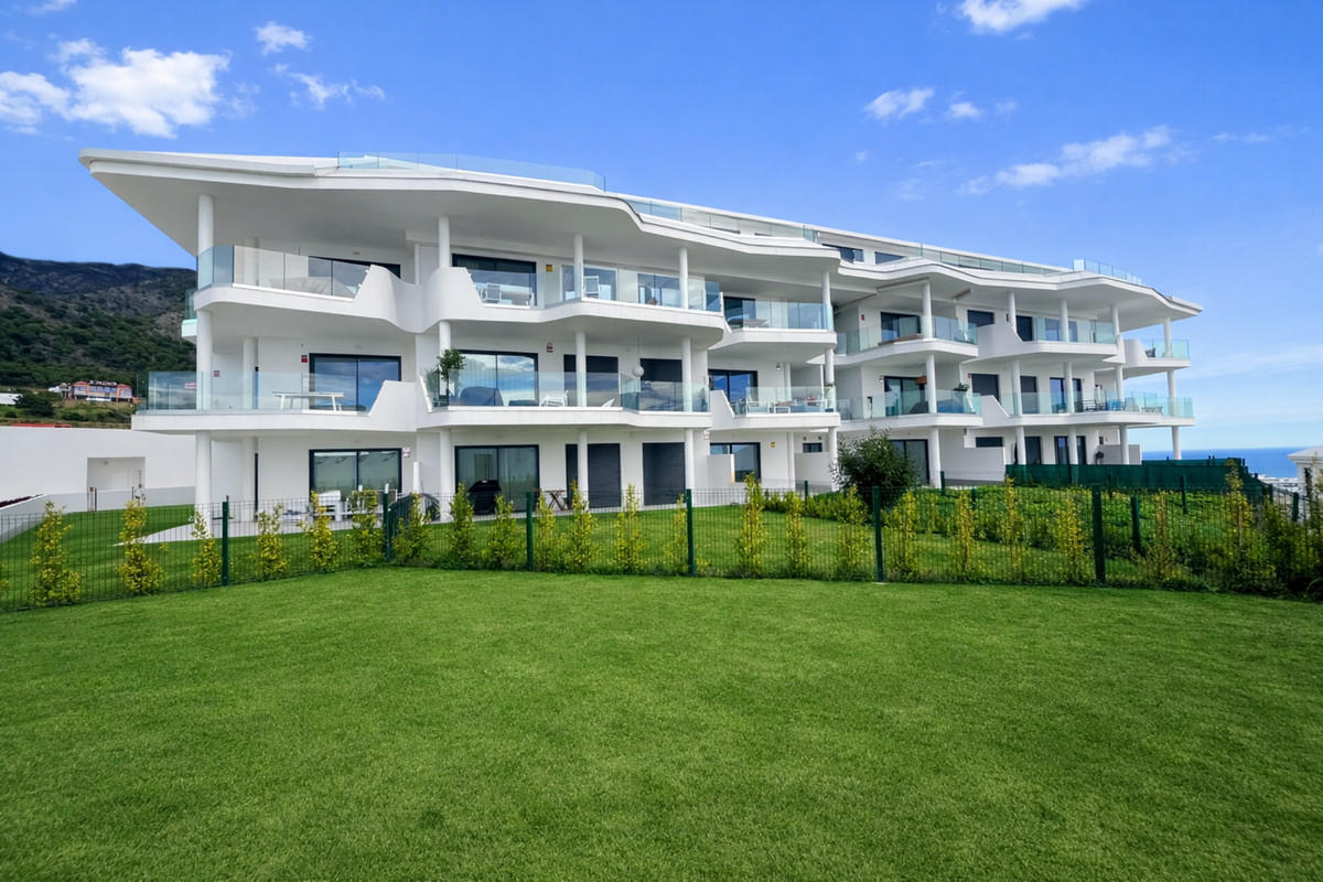3 Bed Apartment for sale in Fuengirola Costa Del Sol, Málaga, Spain