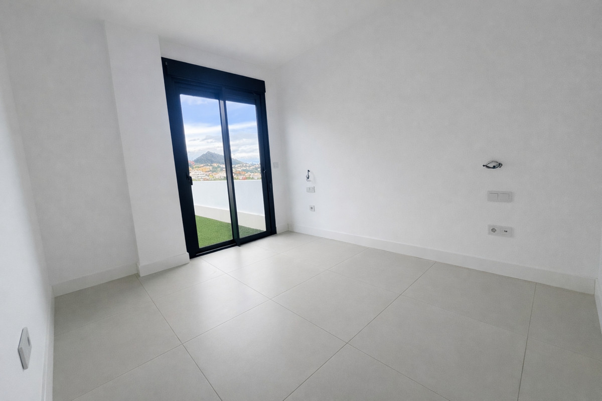 3 Bed Apartment for sale in Fuengirola Costa Del Sol, Málaga, Spain