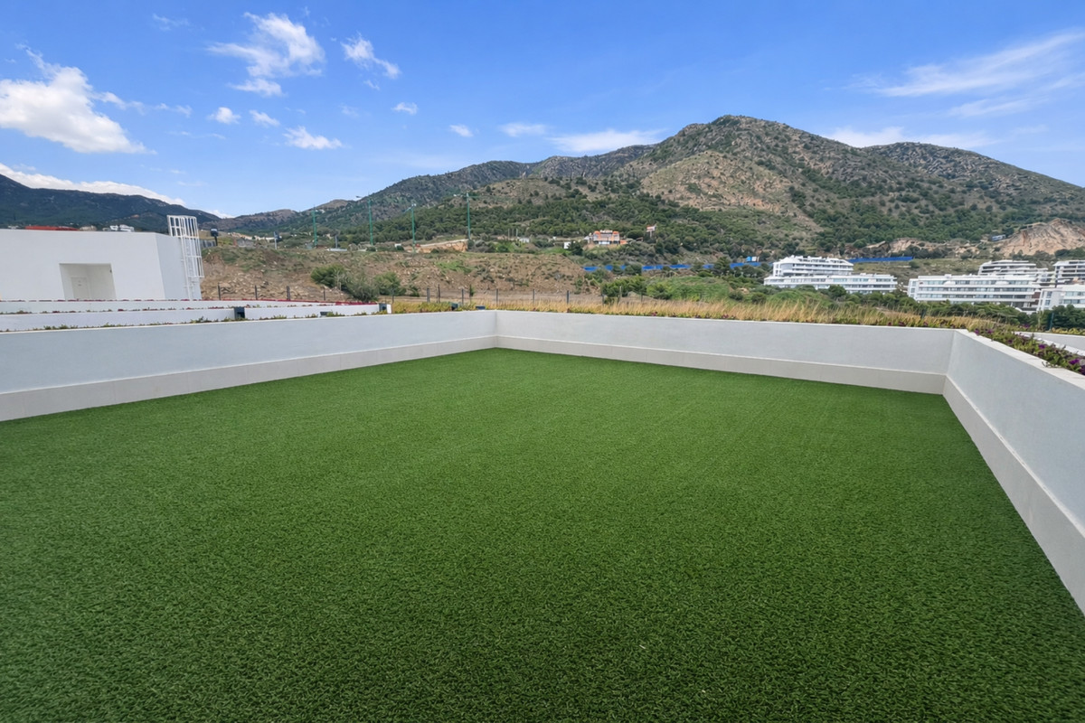 3 Bed Apartment for sale in Fuengirola Costa Del Sol, Málaga, Spain