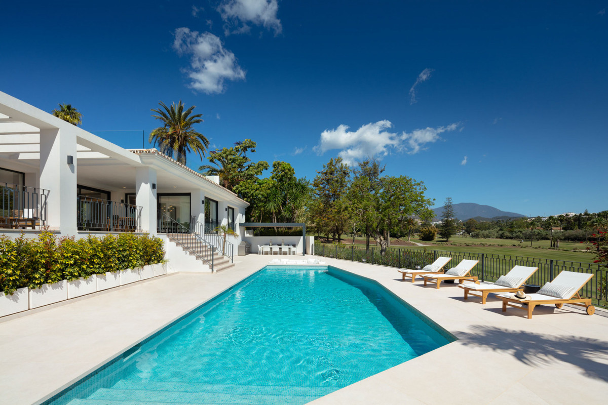 Se vende Villa - Chalet de 5 dormitorios en Costa Del Sol, Málaga, España