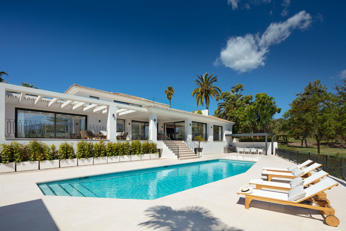 Se vende Villa - Chalet de 5 dormitorios en Costa Del Sol, Málaga, España