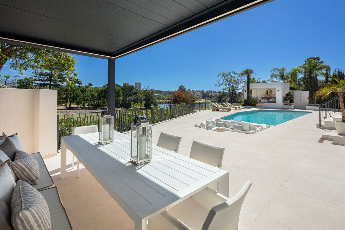 Se vende Villa - Chalet de 5 dormitorios en Costa Del Sol, Málaga, España