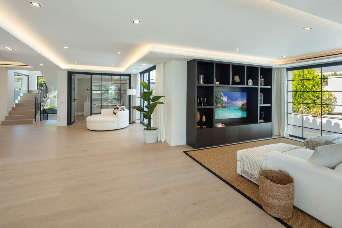 Se vende Villa - Chalet de 5 dormitorios en Costa Del Sol, Málaga, España