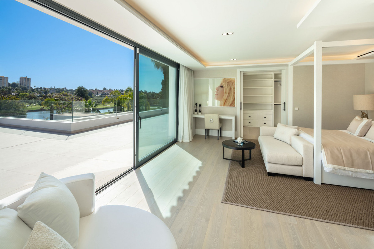 Se vende Villa - Chalet de 5 dormitorios en Costa Del Sol, Málaga, España
