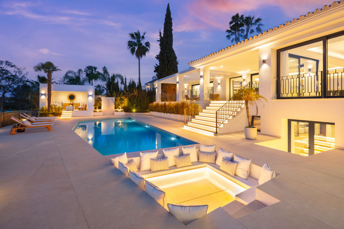 Se vende Villa - Chalet de 5 dormitorios en Costa Del Sol, Málaga, España