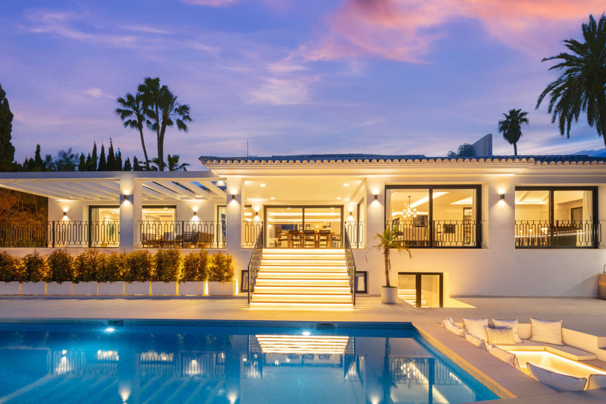 Se vende Villa - Chalet de 5 dormitorios en Costa Del Sol, Málaga, España