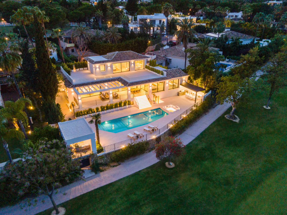 Se vende Villa - Chalet de 5 dormitorios en Costa Del Sol, Málaga, España