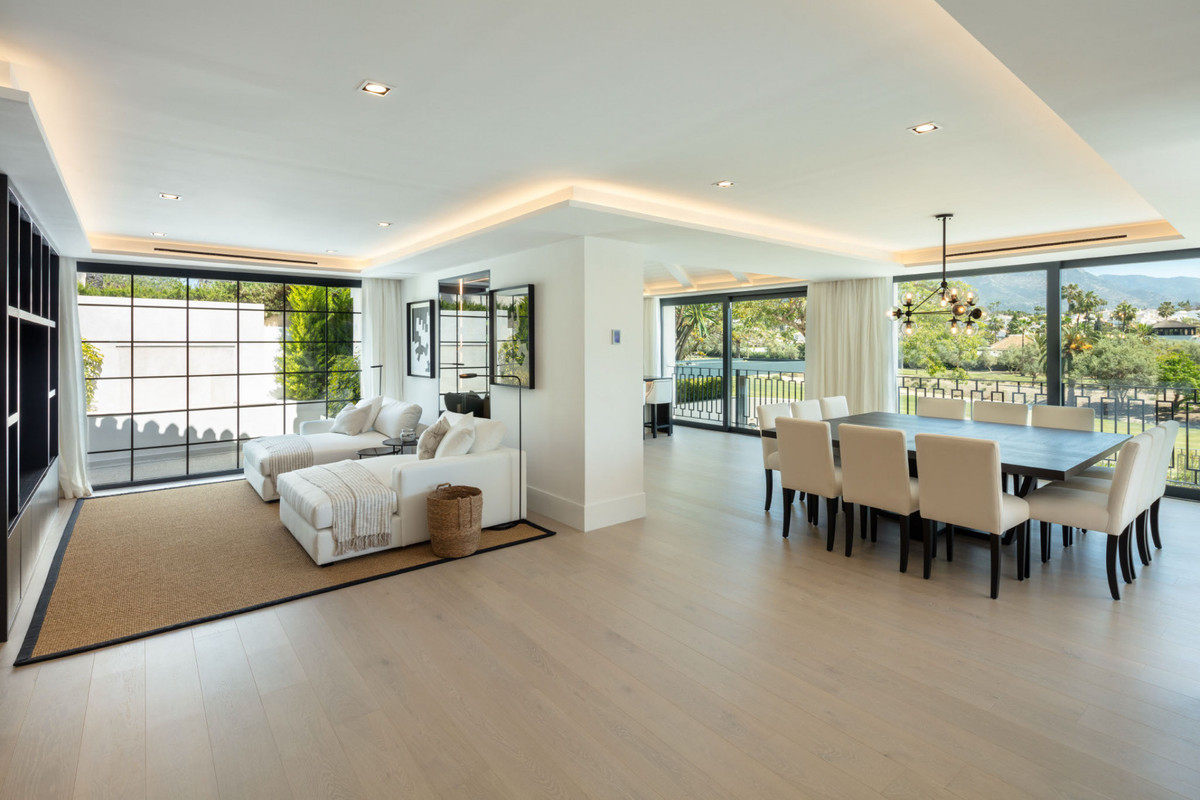 Se vende Villa - Chalet de 5 dormitorios en Costa Del Sol, Málaga, España