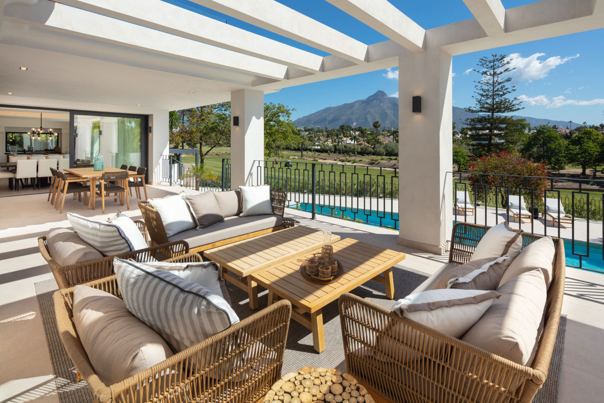 Se vende Villa - Chalet de 5 dormitorios en Costa Del Sol, Málaga, España