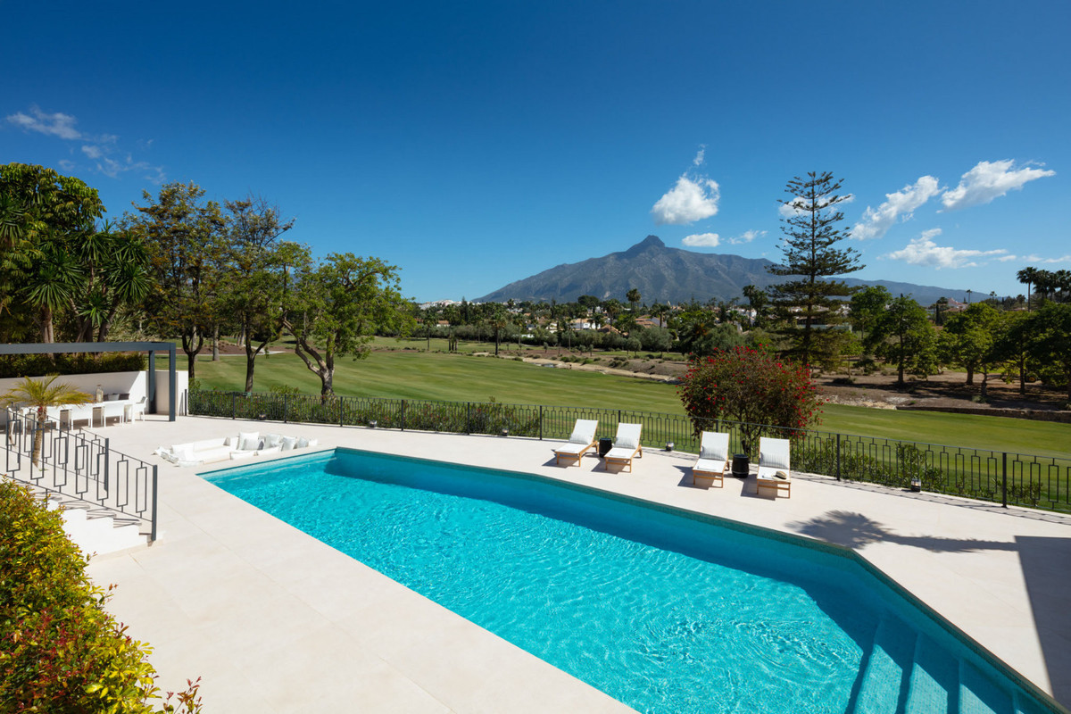 Se vende Villa - Chalet de 5 dormitorios en Costa Del Sol, Málaga, España