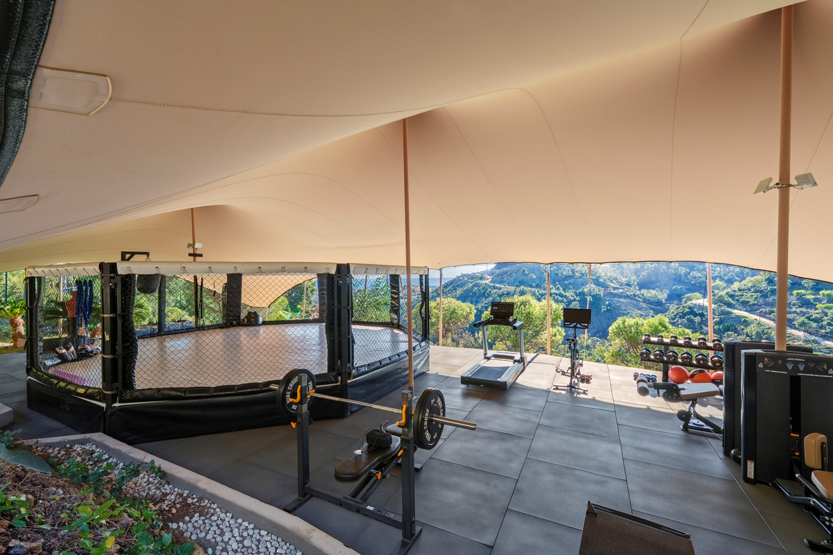 Se vende Villa - Chalet de 5 dormitorios en Costa Del Sol, Málaga, España