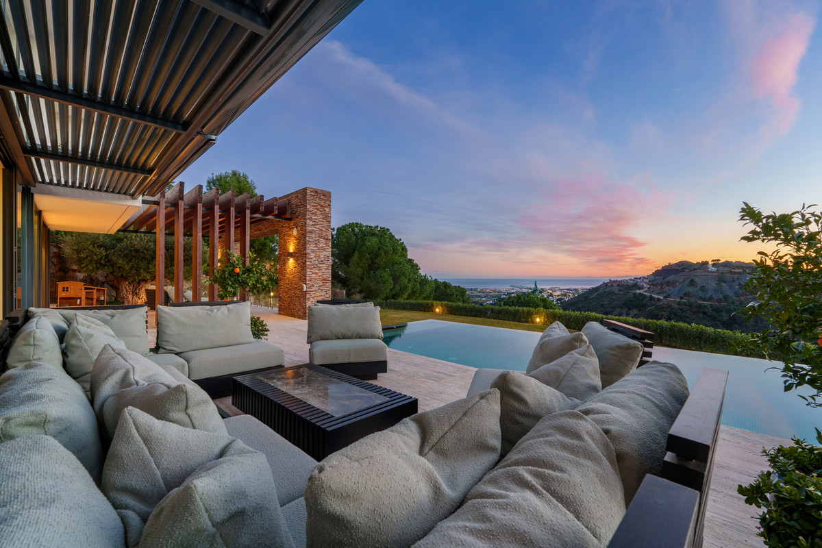 Se vende Villa - Chalet de 5 dormitorios en Costa Del Sol, Málaga, España