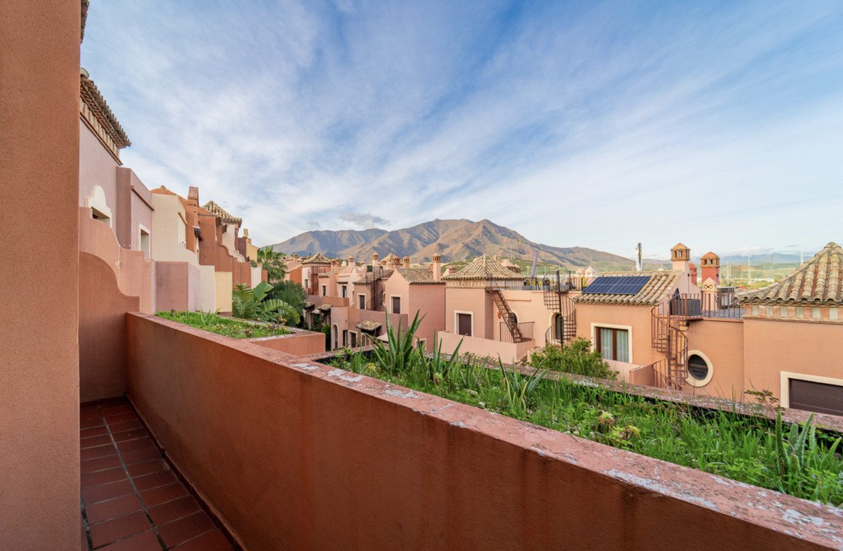 4 Bed Townhouse for sale in Estepona Costa Del Sol, Málaga, Spain
