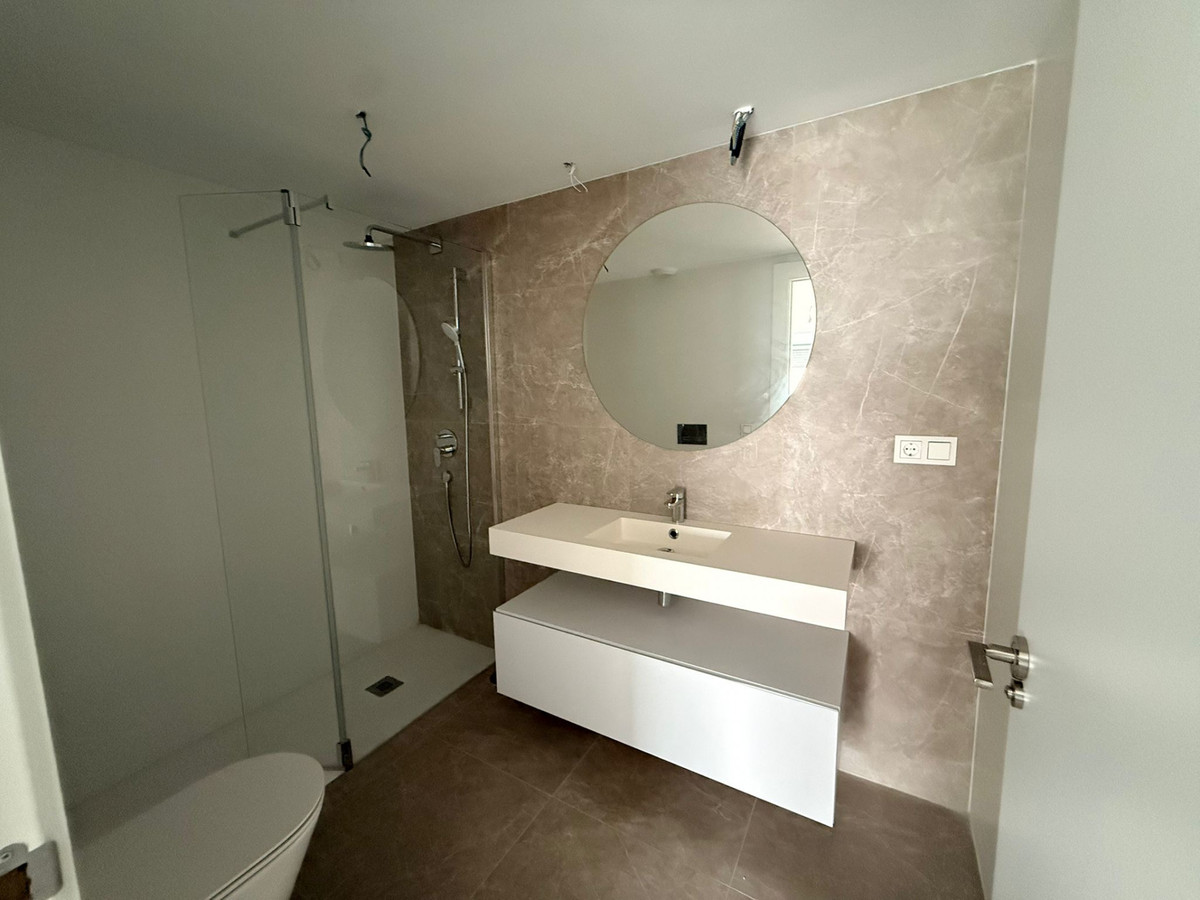 2 Bed Apartment for sale in Estepona Costa Del Sol, Málaga, Spain