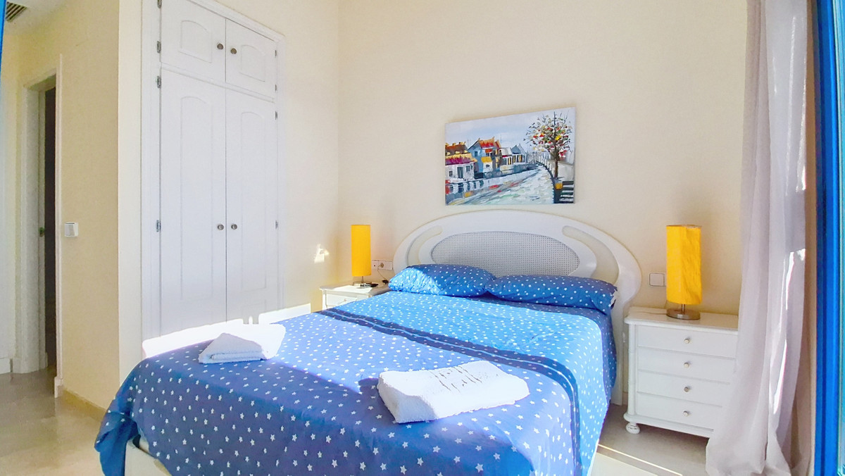3 Bed Apartment for sale in La Duquesa Costa Del Sol, Málaga, Spain