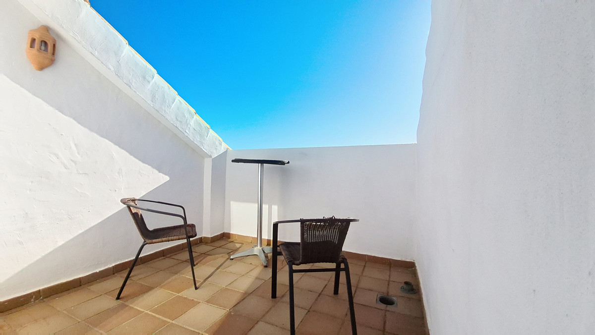 3 Bed Apartment for sale in La Duquesa Costa Del Sol, Málaga, Spain