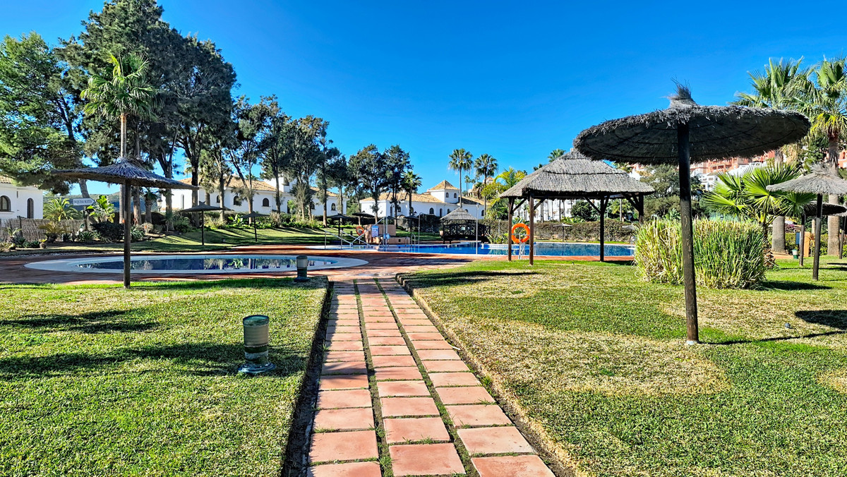 3 Bed Apartment for sale in La Duquesa Costa Del Sol, Málaga, Spain