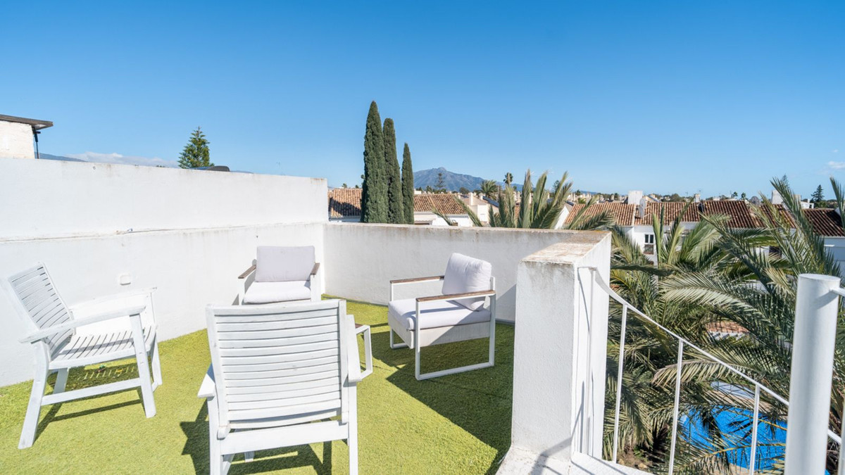 2 Bed Apartment for sale in Estepona Costa Del Sol, Málaga, Spain
