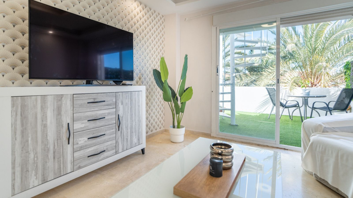 2 Bed Apartment for sale in Estepona Costa Del Sol, Málaga, Spain