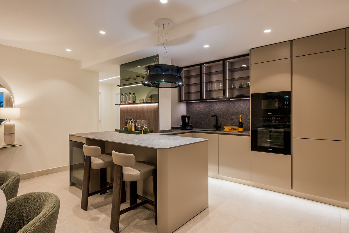 3 Bed Apartment for sale in Estepona Costa Del Sol, Málaga, Spain