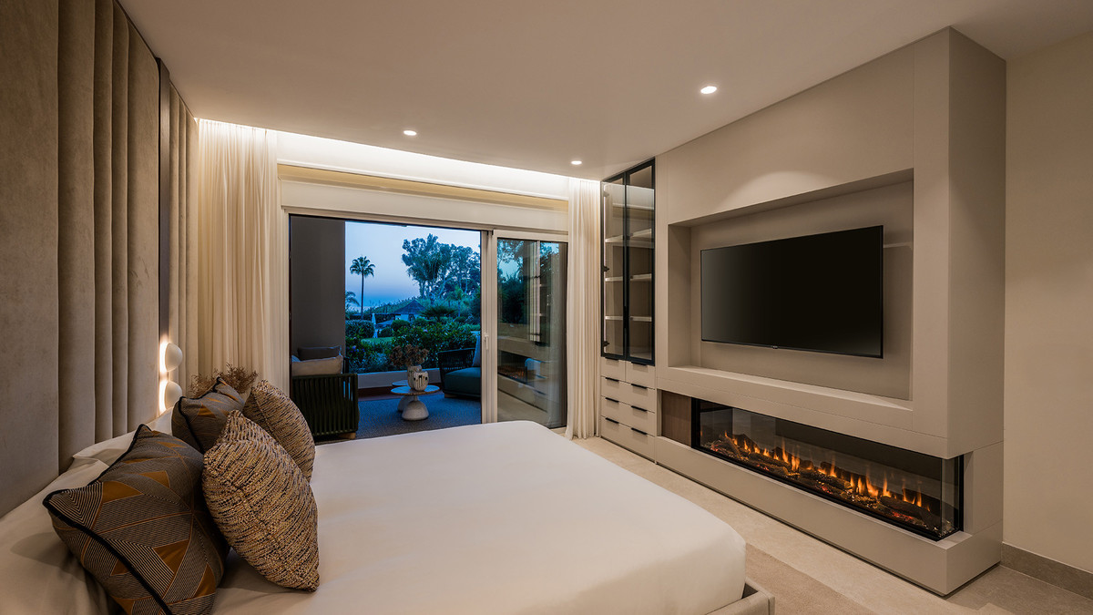 3 Bed Apartment for sale in Estepona Costa Del Sol, Málaga, Spain