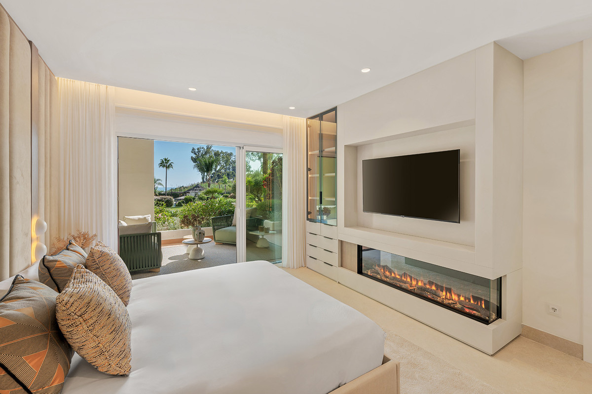 3 Bed Apartment for sale in Estepona Costa Del Sol, Málaga, Spain