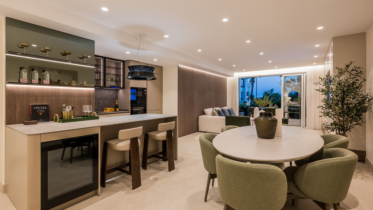 3 Bed Apartment for sale in Estepona Costa Del Sol, Málaga, Spain