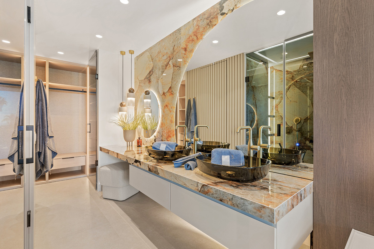 3 Bed Apartment for sale in Estepona Costa Del Sol, Málaga, Spain