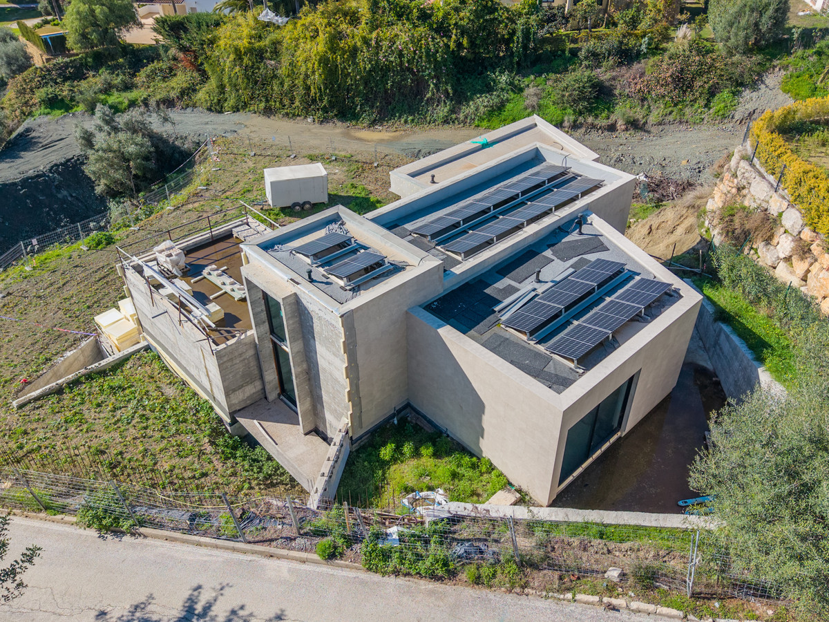 5 Bed Townhouse for sale in Benahavís Costa Del Sol, Málaga, Spain