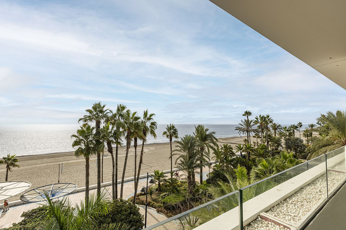 3 Bed Apartment for sale in Estepona Costa Del Sol, Málaga, Spain