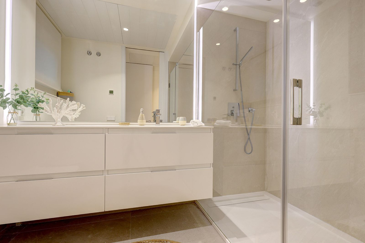 3 Bed Apartment for sale in Estepona Costa Del Sol, Málaga, Spain