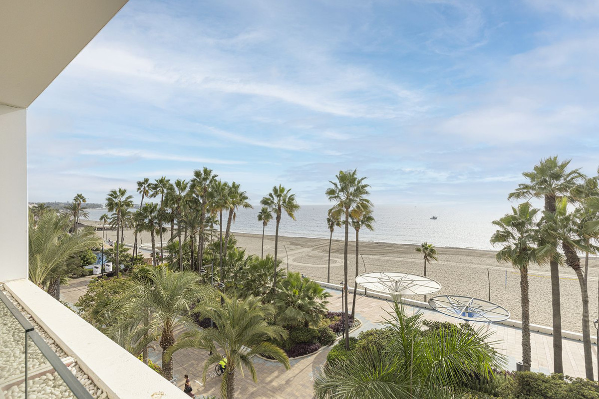 3 Bed Apartment for sale in Estepona Costa Del Sol, Málaga, Spain